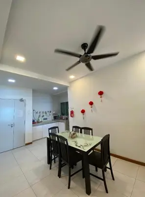 a dining room with a table with chairs and a ceiling fan at One Residence Sekinchan \u9002\u8015\u5e84\u65e0\u654c\u6d77\u666f in Sekincan