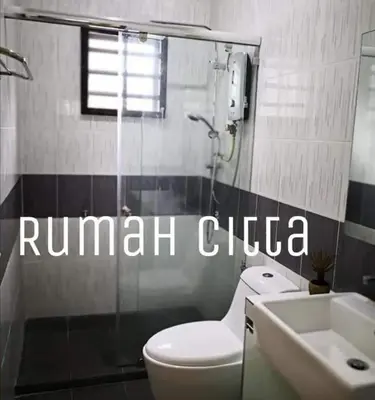 a bathroom with a toilet and a sink at Rumah Citta Homestay Tambun Ipoh in Ipoh