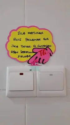 a sign on a wall above two machines at Little Dream (Muslim) Homestay @ Cameron Highlands in Brinchang