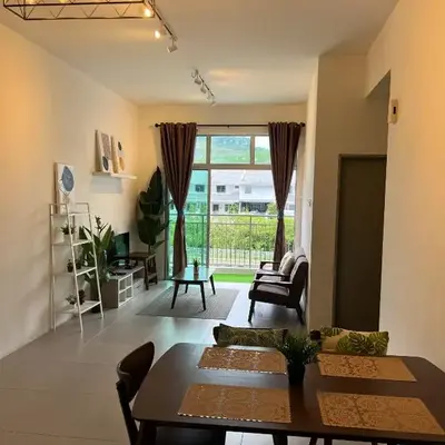 Cahaya Gardens 2 rooms at Golden Hills depan pasar malam