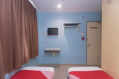 a hospital room with two beds and a tv at Hotel O Rafik Ali Motel in Kepala Batas