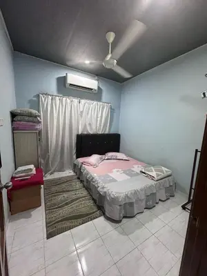 a bedroom with a bed in a room at AMIMAS HOMESTAY in Kampong Telok
