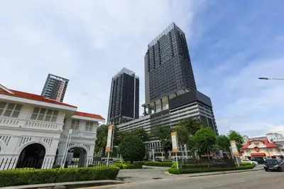 a tall building in the middle of a city at \u6d77\u666f\u623f Seaview 218 Macalister (Georgetown) \u4e54\u6cbb\u5e02\u4e2d\u5fc3 9pax in George Town