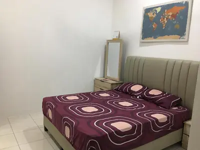 a bedroom with a bed and a mirror on the wall at Bismillah Homestay Muslem NETFLIX UNIFI HIGH SPEED in Kamunting