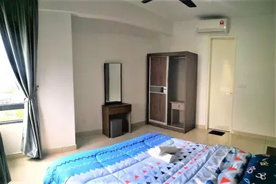 a bedroom with a large bed in a room at Miracle Woodsbury Habour Place Butterworth in Butterworth