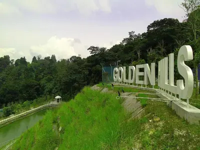 a large sign that says columbias on the side of a river at Barrington Square 2 Rooms Apartment at Golden Hill Night Market in Brinchang