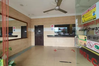 a lobby of a fast food restaurant with a ceiling fan at Hotel O Prai Jaya in Perai