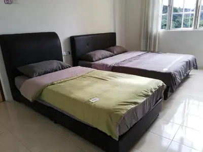 two beds sitting next to each other in a room at Green View Home Cameron Highlands in Brinchang