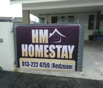 a sign that says imhm homesay in front of a house at HM Homestay Lahat, Station 18, Ipoh 'مسلم' in Lahat