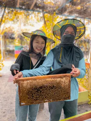 a man and a woman holding a frame of bees at Teluk Batik 17ParadiseHome Private Pool Karaoke Snooker BBQ 15pax in Lumut