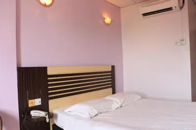 a bedroom with a bed and a head board at Hotel Lam Seng in Pantai Remis