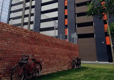 two bikes parked against a brick wall in front of a building at \u805a\u4e50\u5c4b\u6c11\u5bbfJyuraku homestay The venus sitiawan in Sitiawan