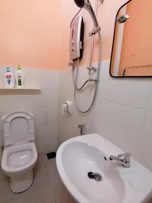 a bathroom with a toilet and a sink and a shower at Mui Gim Homestay \u5927\u6e2f \u7f8e\u666f\u6c11\u5bbf in Sungai Besar