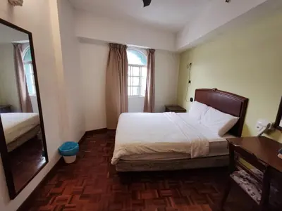 a hotel room with a bed and a mirror at Amy Home Moonlight Apartment, Cameron Highlands in Brinchang