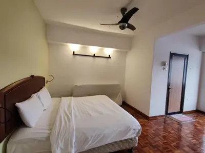 a bedroom with a bed and a ceiling fan at Amy Home Moonlight Apartment, Cameron Highlands in Brinchang
