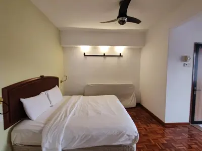 a bedroom with a bed and a ceiling fan at Amy Home Moonlight Apartment, Cameron Highlands in Brinchang