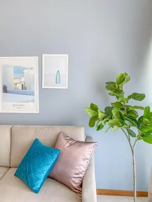 a living room with a couch and a plant at The Landmark - Merveilles MOGERCS in George Town