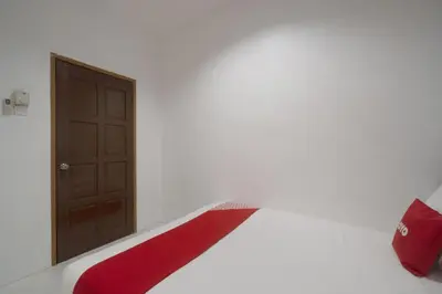 a room with a door and a red carpet at Guesthouse Fasa 2B in Seri Manjung