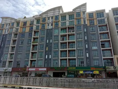 a large building with many windows on a street at Zarena Somersquare Goldenhills Pasar Malam Tanah Rata Cameron Highlands in Tanah Rata