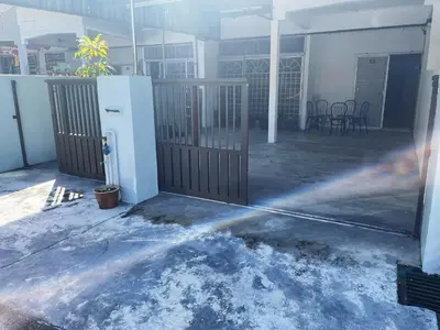 a house with a patio with a hose at Cameron Magpie House in Ringlet