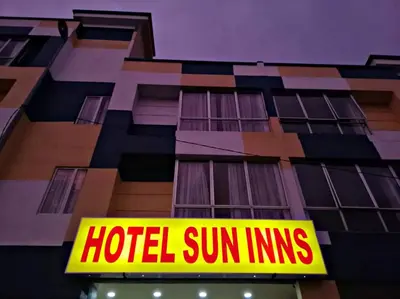 a hotel sun kings sign in front of a building at Sun Inns Hotel Meru Raya in Chemor