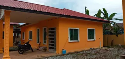a house with a motorcycle parked in front of it at Nurul Saadah Lunas in Lunas