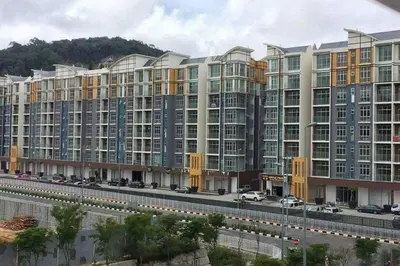 a large building with cars parked in front of it at W58 WarmStay atGoldenHill NightMarket 2R WiFi CarPark in Tanah Rata