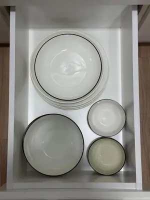 four white plates in a white drawer at Mama King’s Homestay@ Palas Horizon in Brinchang
