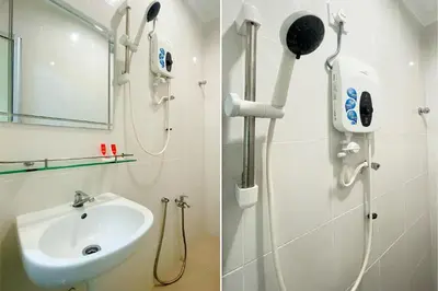 a bathroom with a shower and a sink at OYO 90369 Safari Hotel Lumut in Kampong Pundut