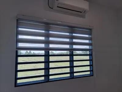 a window with the blinds open in a room at LYNN HOMESTAY SERI ISKANDAR in Seri Iskandar