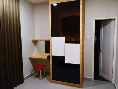 a mirror in a room with a desk and a red stool at CAMERON TROPICA HOMESTAY in Cameron Highlands