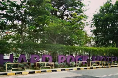 a purple sign on a fence with benches at Cozy NEAR-BEACH Apartment ~The Napping House \u6d77\u6ee8\u516c\u5bd3~ in Batu Ferringhi
