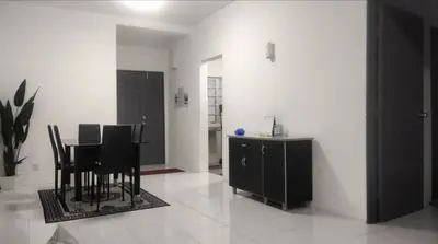 a dining room with a table and chairs in a room at EMERALD MUSLIM HOMESTAY CAMERON HIGHLANDS in Cameron Highlands