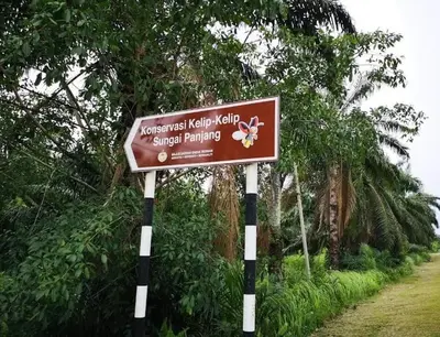 a sign on the side of a road at Izz Homestay Sawah Padi Sungai Besar ! in Kampong Parit Ten