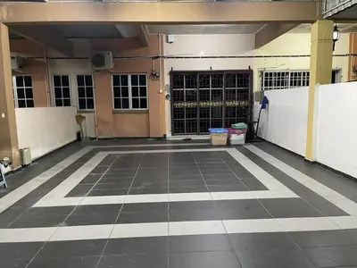 an empty garage with a black and white tiled floor at Homestay Bidor DMaju in Bidur
