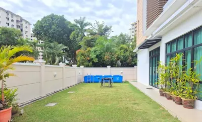 a small backyard with a table and chairs on a building at FERRINGHI RESORT 5-BEDROOM with POOL, BBQ SET, WiFi, Netflix & WALK to BEACH in Batu Ferringhi