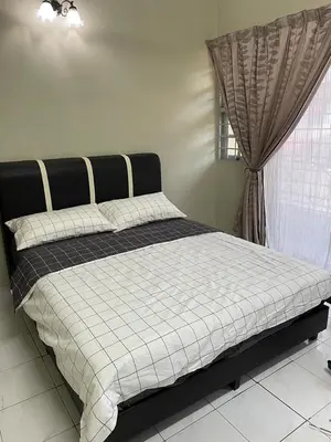 a bed in a room with a window at To' Teh Homestay in Ipoh