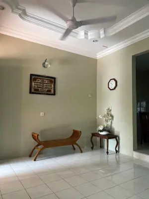 a room with a bench and a clock on the wall at To' Teh Homestay in Ipoh