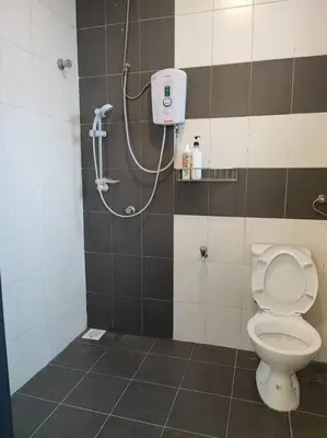 a bathroom with a shower and a toilet at W25 atGoldenHills NightMarket WiFi 4R in Brinchang