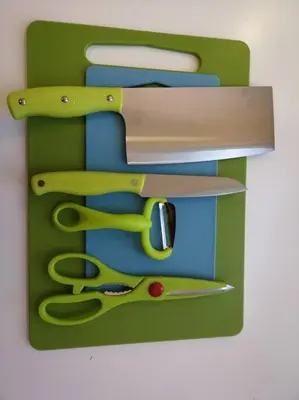 a group of scissors sitting on a green holder at W3WarmStay@GoldenHills/3RPenthouse/WiFi/PasarMalam/2carpark in Brinchang