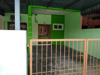 an empty room with green walls and a fence at Pelangi homestay in Kampung Bota Kiri