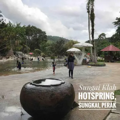 a woman and a child standing in front of a swimming pool at Stayz Guesthouse in Sungkai