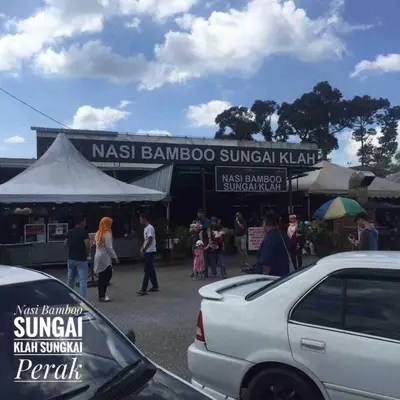 a group of people standing in front of a market at Stayz Guesthouse in Sungkai