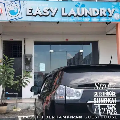 a car parked in front of a car dealership at Stayz Guesthouse in Sungkai