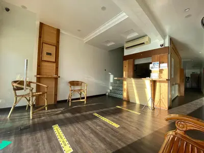 an empty room with a table and chairs and a kitchen at HOTEL MIRAMA \u7f8e\u9e97\u83ef\u9152\u5e97 in Sitiawan
