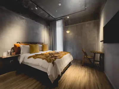 a bedroom with a large bed and a window at Hotel Mokozoyo in George Town
