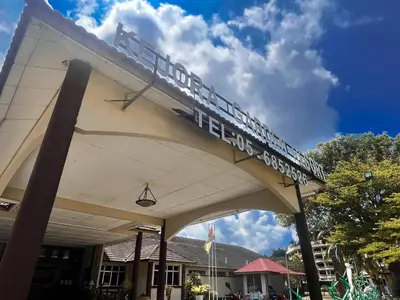 a building with a sign for a hotel at Kejora Garden Resort Pulau Pangkor in Pasir Bogak