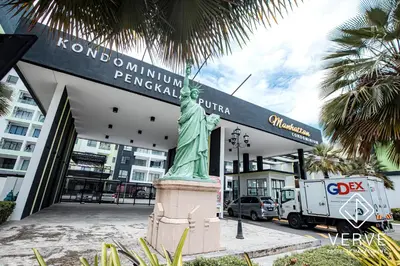 a statue of the statue of liberty in front of a building at Ipoh Manhattan Premium Suites by Verve in Ipoh