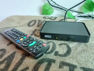 a remote control sitting on top of a table at D&C Homestay A Modern Forest Boutique in Brinchang