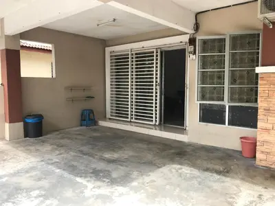 an empty room with a window with blinds at Solehah Homestay in Seri Iskandar